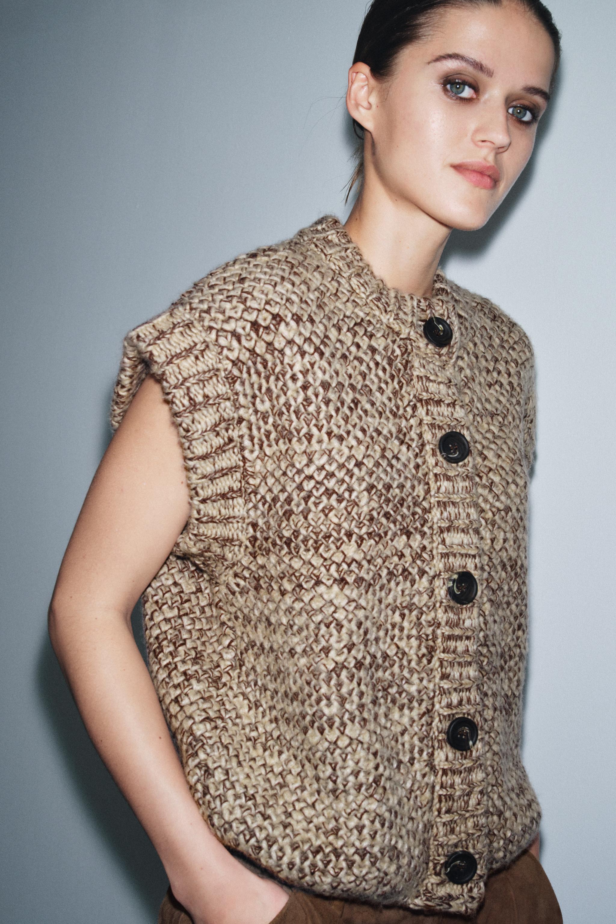 CHUNKY KNIT VEST